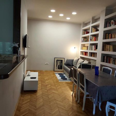 Downtown Apartment In Walk Zone With 3 Bedrooms And Garage ノヴィ・サド エクステリア 写真