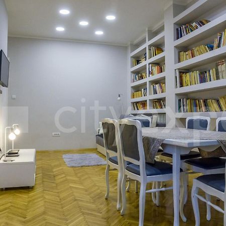 Downtown Apartment In Walk Zone With 3 Bedrooms And Garage ノヴィ・サド エクステリア 写真