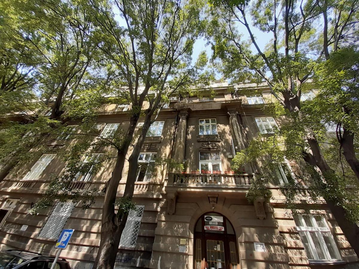 Downtown Apartment In Walk Zone With 3 Bedrooms And Garage ノヴィ・サド エクステリア 写真