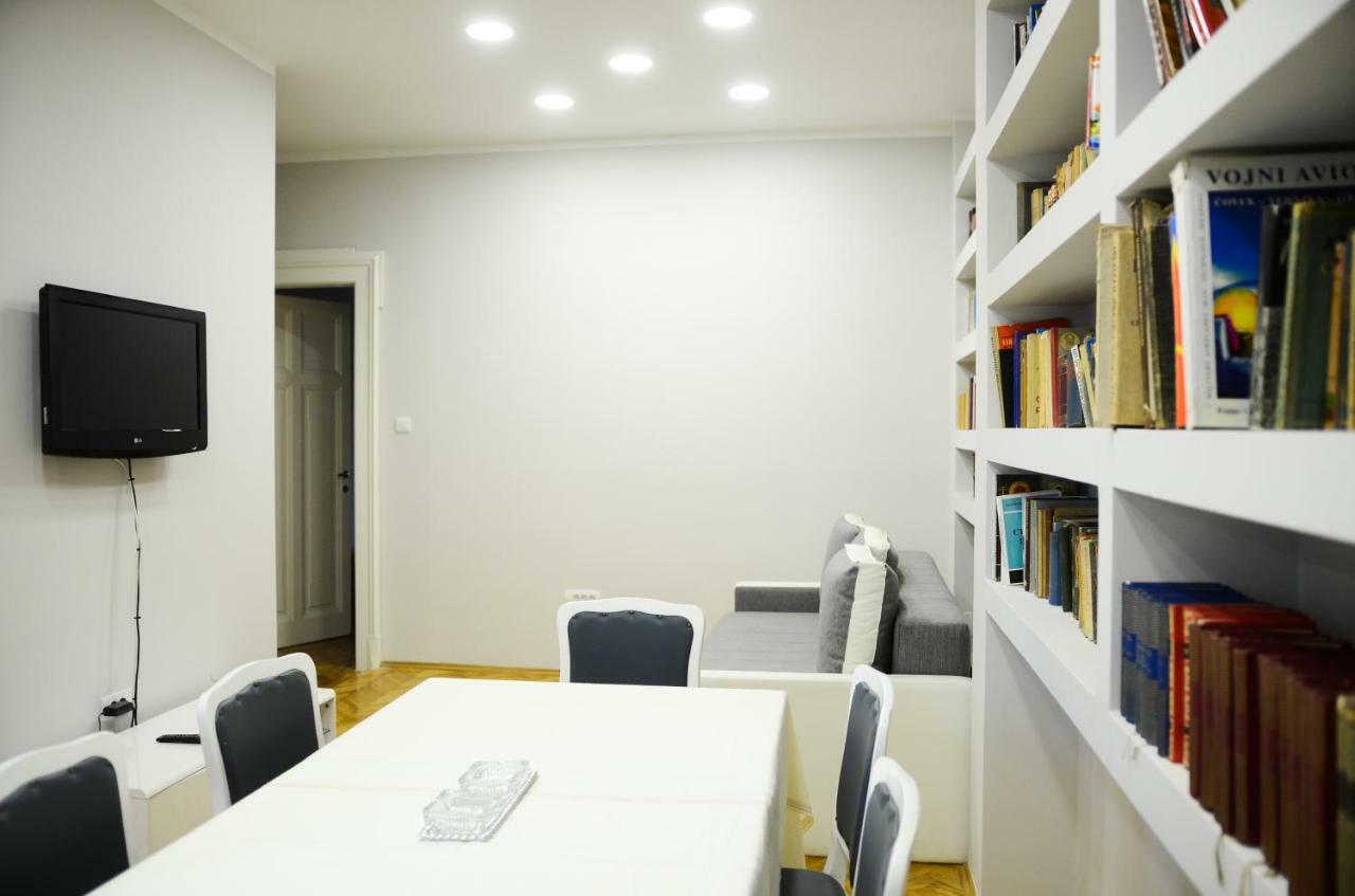 Downtown Apartment In Walk Zone With 3 Bedrooms And Garage ノヴィ・サド エクステリア 写真