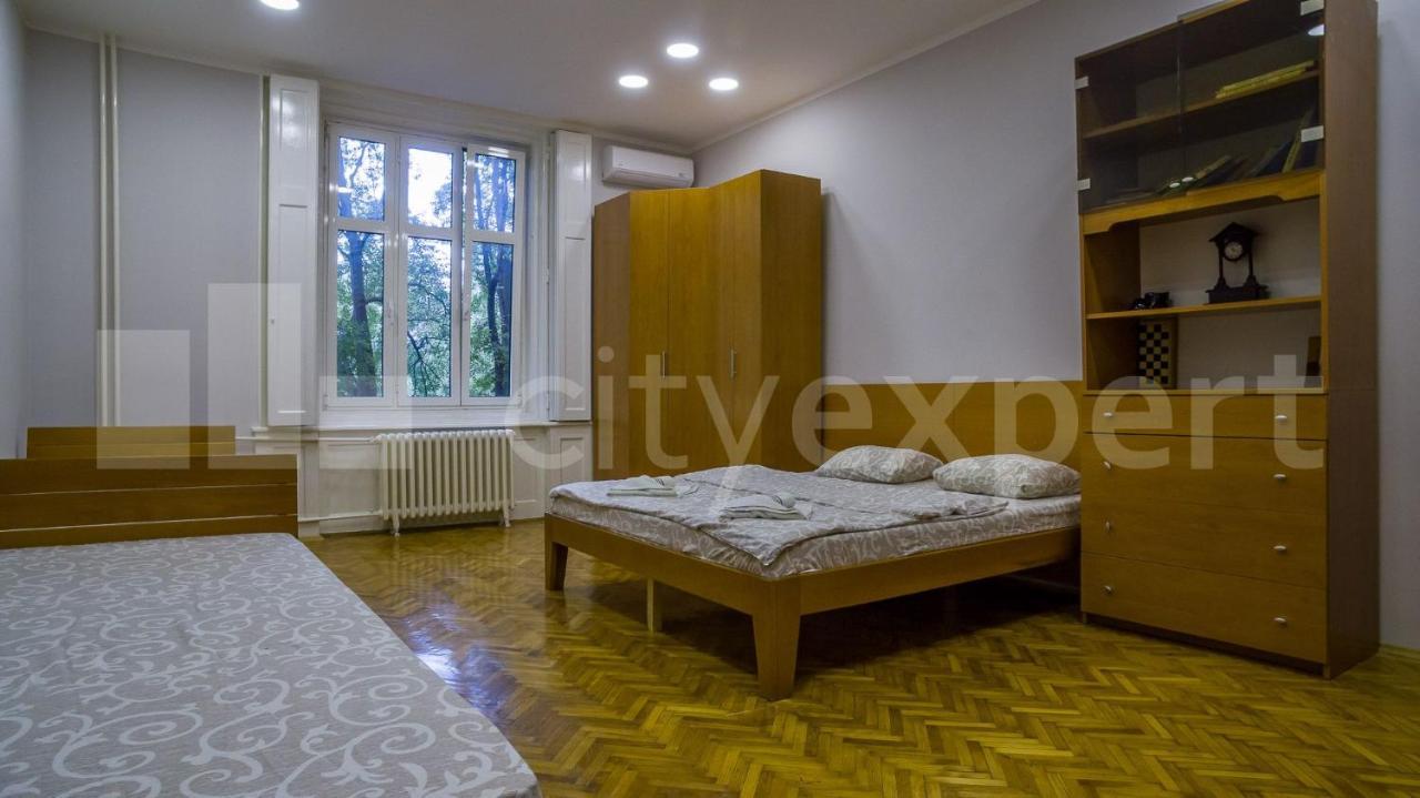 Downtown Apartment In Walk Zone With 3 Bedrooms And Garage ノヴィ・サド エクステリア 写真