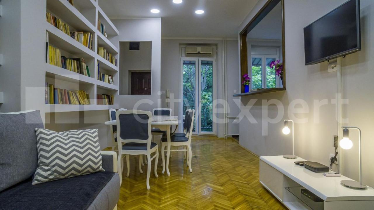Downtown Apartment In Walk Zone With 3 Bedrooms And Garage ノヴィ・サド エクステリア 写真