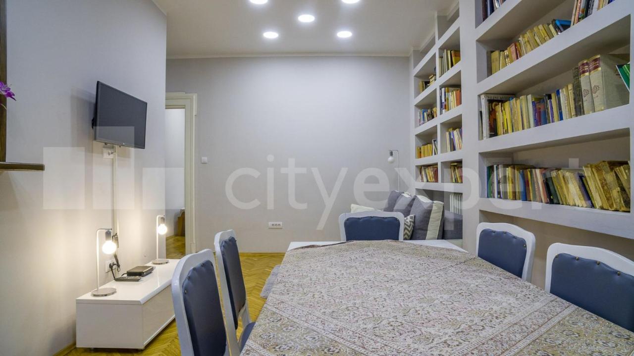 Downtown Apartment In Walk Zone With 3 Bedrooms And Garage ノヴィ・サド エクステリア 写真